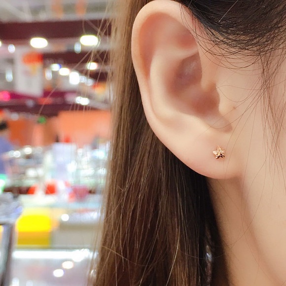 Au750 Rose Gold 3D Star Studs Earrings - Picture 4 of 5
